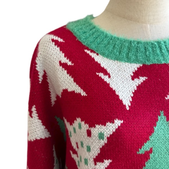 33 Degrees Christmas Tree Print Red Green Oversized Festive Sweater Size Medium - Picture 4 of 10